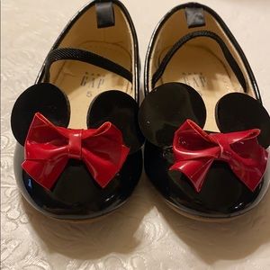 Minnie Mouse ballet flats